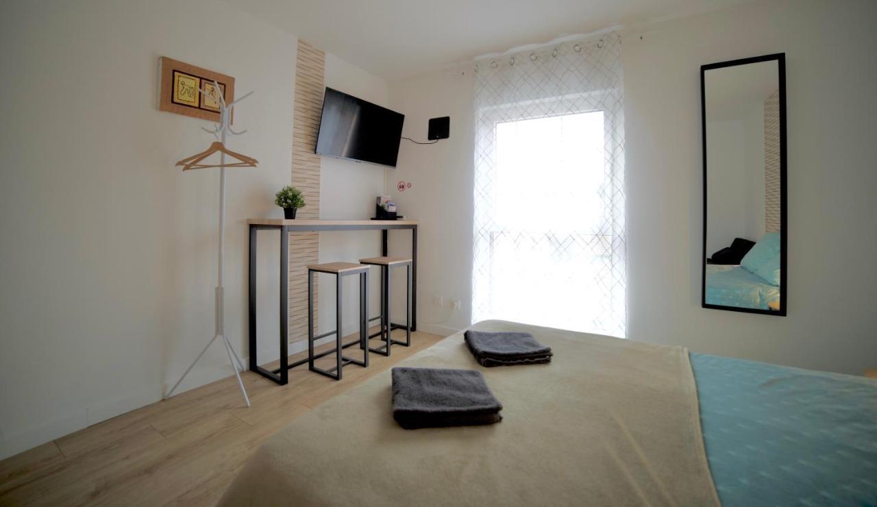 B&B Chez L'Habitant Chambre Privative Sur La Route Des Vins Tv Parking Box Velo Issenheim Buitenkant foto