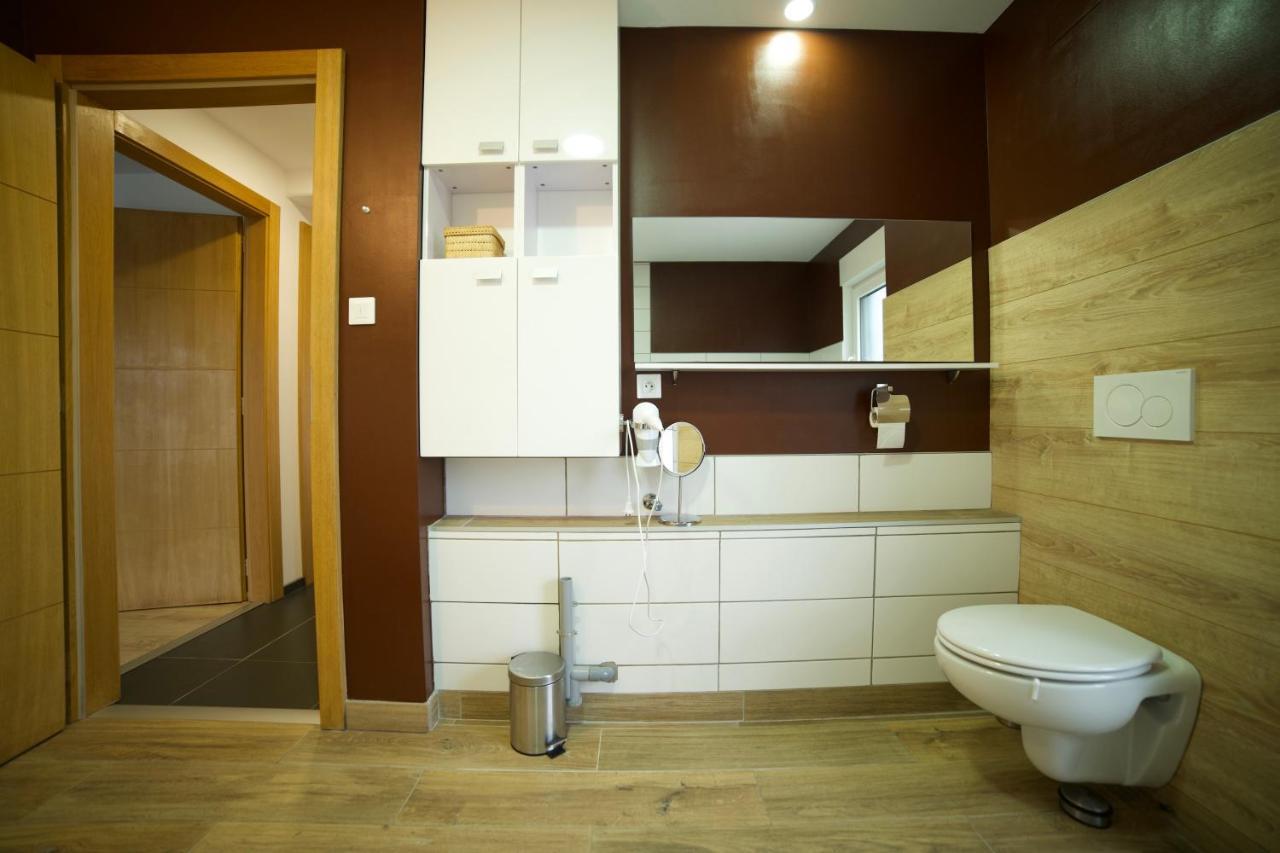 B&B Chez L'Habitant Chambre Privative Sur La Route Des Vins Tv Parking Box Velo Issenheim Buitenkant foto
